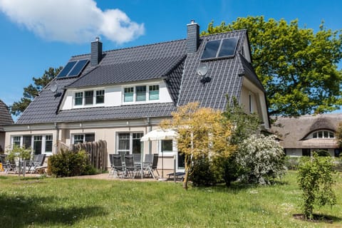 Property building, Garden, Balcony/Terrace