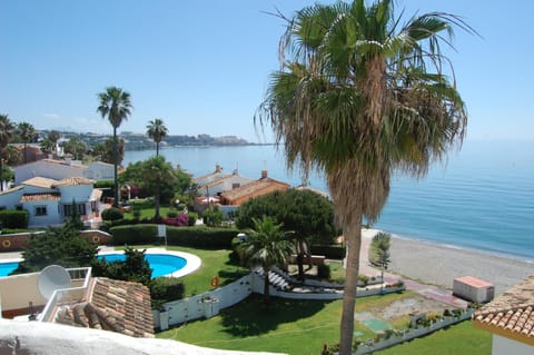 Pool view, Sea view