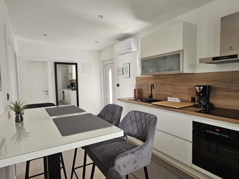 Apartment Krista Apartment in Okrug Gornji