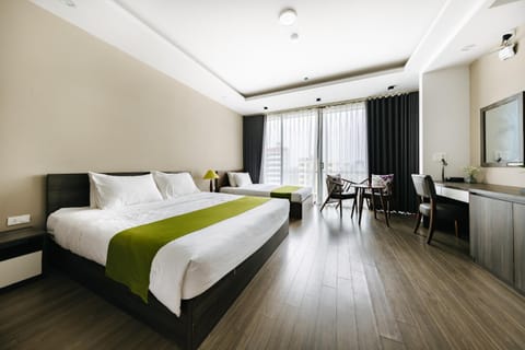 Bed, Activities, TV and multimedia, Living room, Other, Photo of the whole room, Decorative detail, Seating area, Bedroom, City view, Garden view, Street view