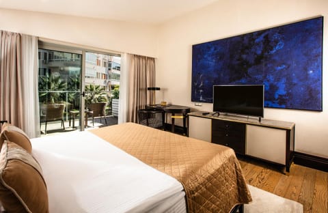 Bed, TV and multimedia