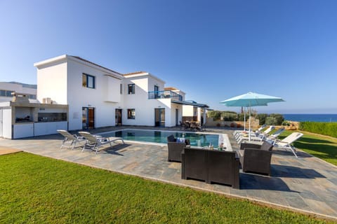 Property building, Day, Natural landscape, Pool view, Sea view, Swimming pool, sunbed