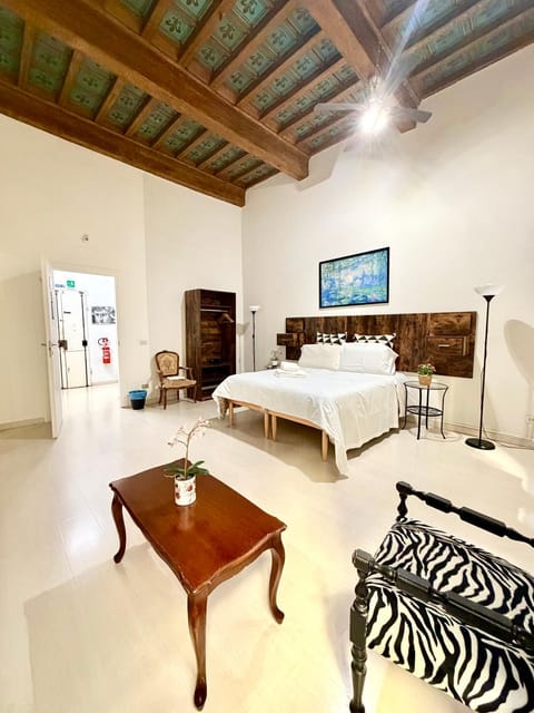 Living room, Photo of the whole room, Seating area