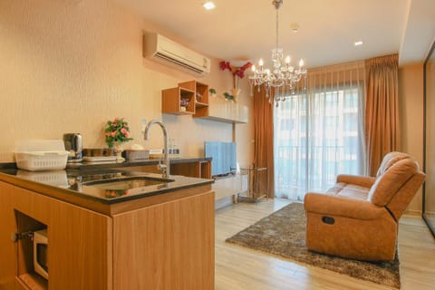Coffee/tea facilities, Living room, Seating area, Dining area
