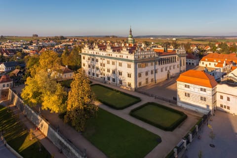Bird's eye view, Landmark view, Location