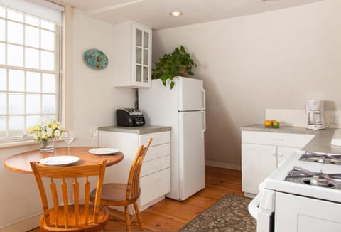 Captain Simeon Potter House Hotel in Newport