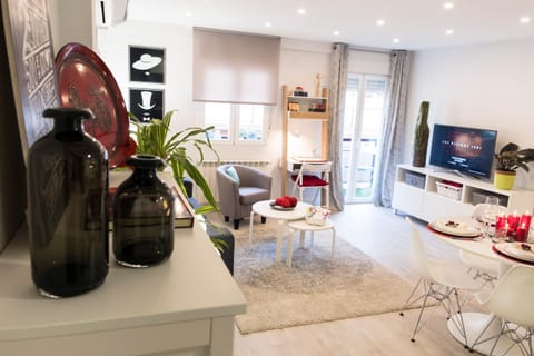 TV and multimedia, Balcony/Terrace, Living room, Seating area, Dining area