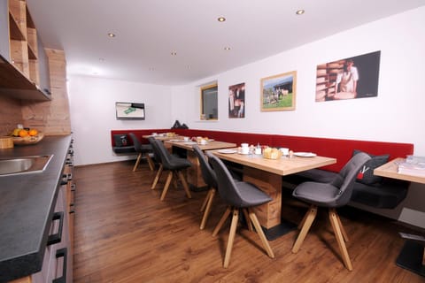 Restaurant/places to eat, Dining area