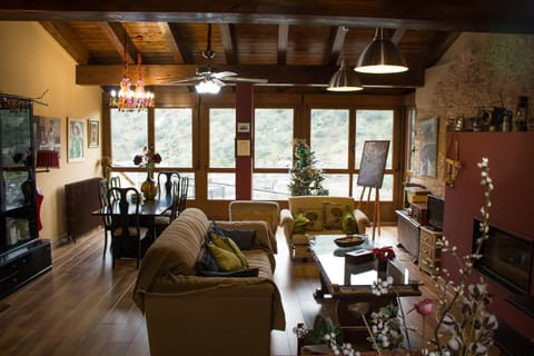 Communal lounge/ TV room