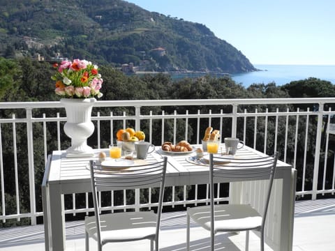 Penthouse by the Sea Apartment in Levanto
