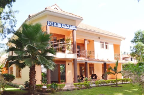 Property building, Facade/entrance, Spring, Day, Garden, View (from property/room), Balcony/Terrace, Garden view