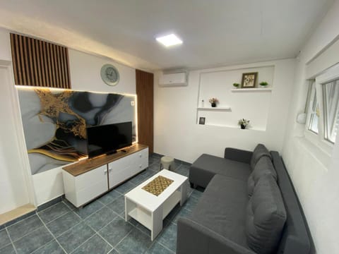 Seating area, air conditioner