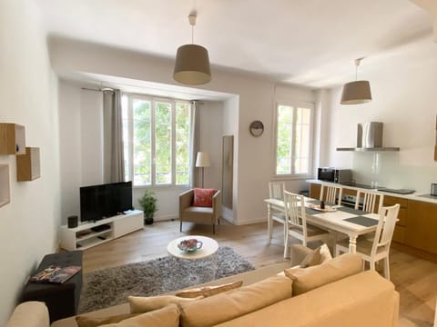 Communal lounge/ TV room, Living room, Seating area, kitchen