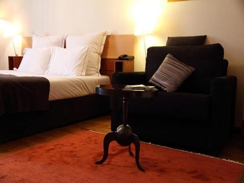 Bed, Seating area, Bedroom