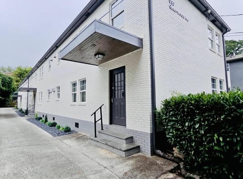 Stylish OneBedroom in Popular Virginia Highland 3miles to Mercedes Benz stadium Apartment in Virginia Highland