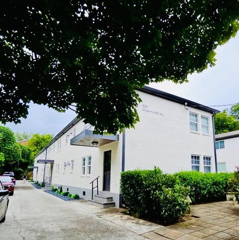 Stylish OneBedroom in Popular Virginia Highland 3miles to Mercedes Benz stadium Apartment in Virginia Highland