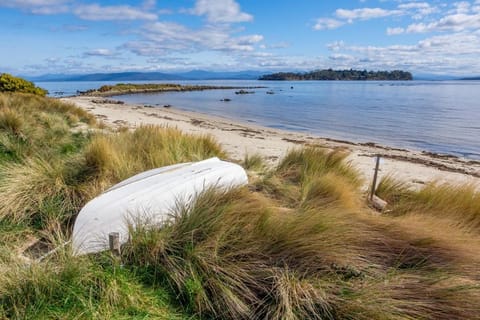 Bruny Island Escapes and Hotel Bruny Campground/ 
RV Resort in South Bruny