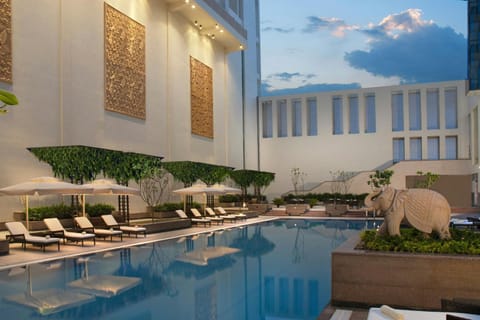 Swimming pool