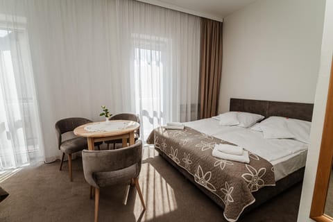 Bed, Photo of the whole room, towels