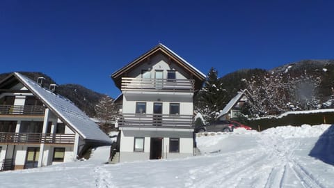 Facade/entrance, View (from property/room)