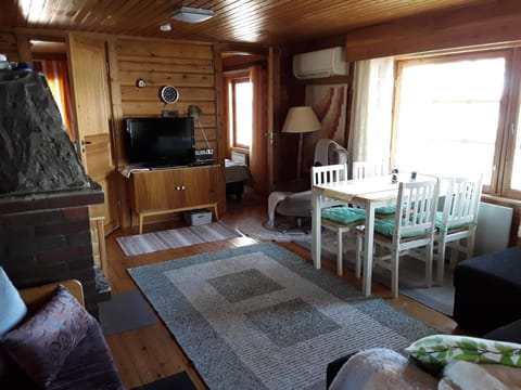 TV and multimedia, Living room, Seating area, Dining area