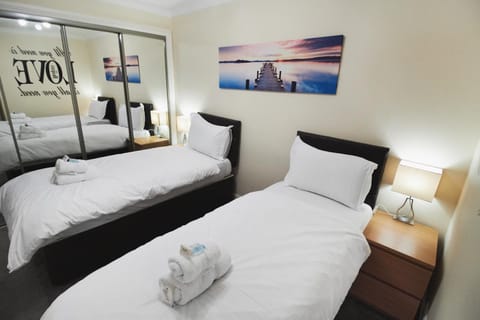 Day, Winter, Bedroom, On site