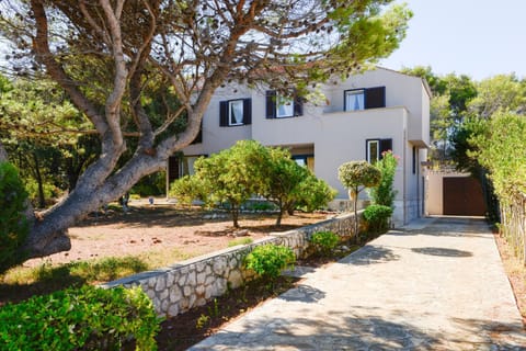 Patio, Facade/entrance, Garden, Balcony/Terrace