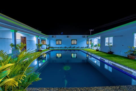 Swimming pool, Swimming pool
