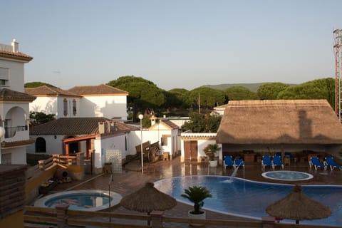 Day, Pool view