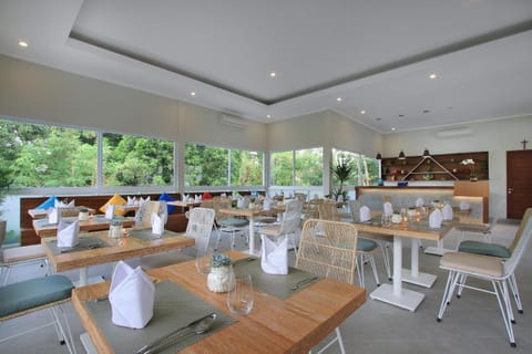 Restaurant/places to eat, Food and drinks