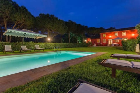 Property building, Restaurant/places to eat, Swimming pool, Breakfast