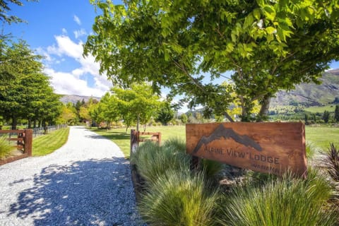 Property building, Facade/entrance, Garden
