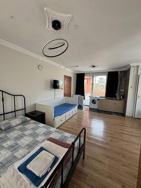Bed, TV and multimedia, Bedroom