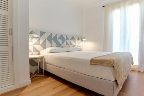 Bed, Balcony/Terrace, Bedroom