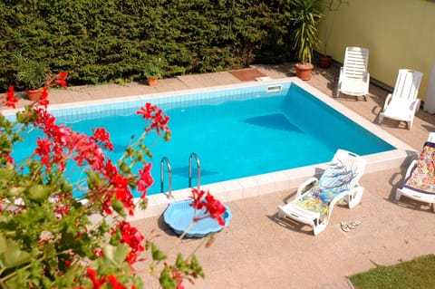 Swimming pool, Swimming pool