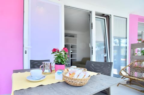 Balcony/Terrace, Food