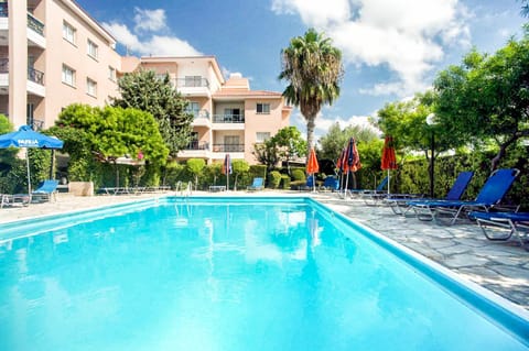 On site, Area and facilities, Swimming pool, Swimming pool