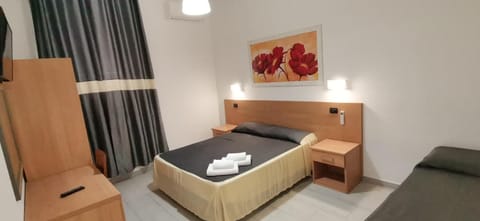 Bedroom, bunk bed