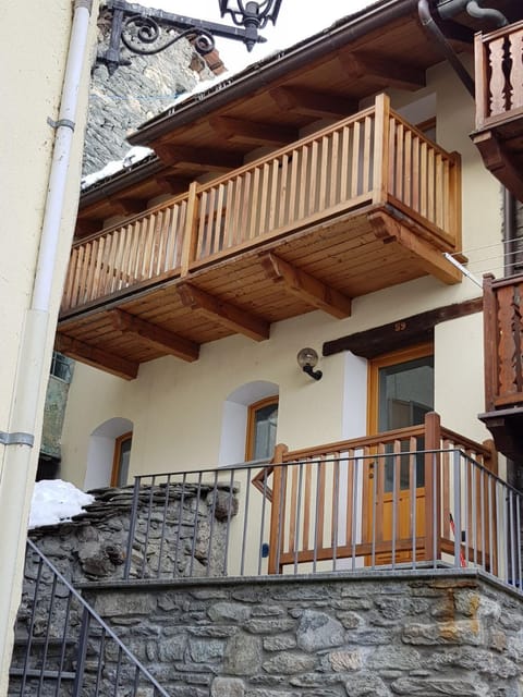 Facade/entrance, Day