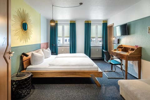 Bed, TV and multimedia, Photo of the whole room, Seating area