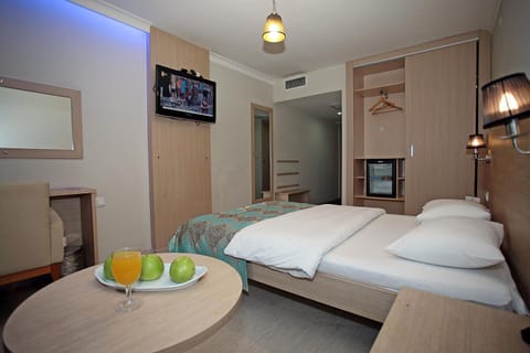TV and multimedia, Dining area, Bedroom
