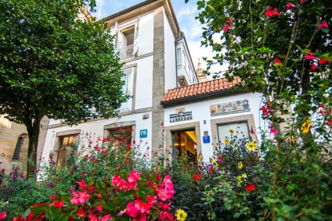 Property building, Facade/entrance, Garden