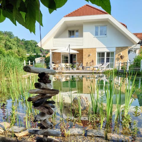 Property building, Garden, Garden view, Lake view