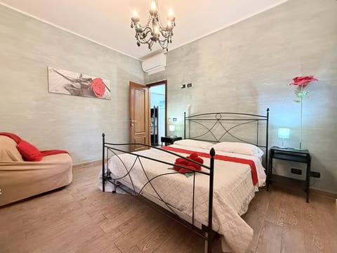 Bed, Photo of the whole room, Bedroom, locker