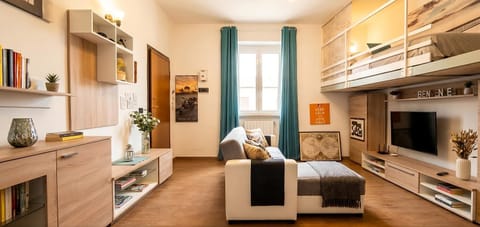 Communal lounge/ TV room, TV and multimedia, Living room, Seating area