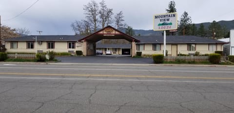 Facade/entrance, Mountain view, Street view