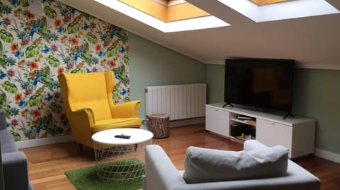 TV and multimedia, Living room, Decorative detail, Seating area, On site