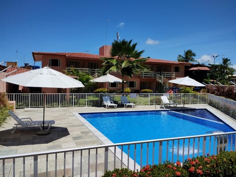 Swimming pool, sunbed