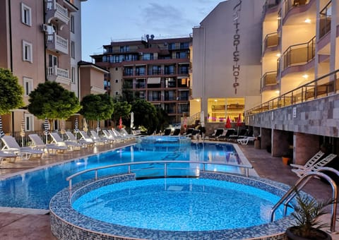 Swimming pool
