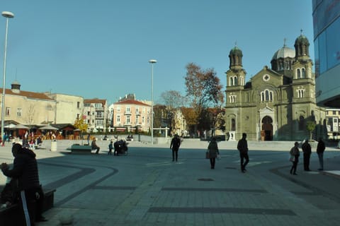 Nearby landmark, Neighbourhood